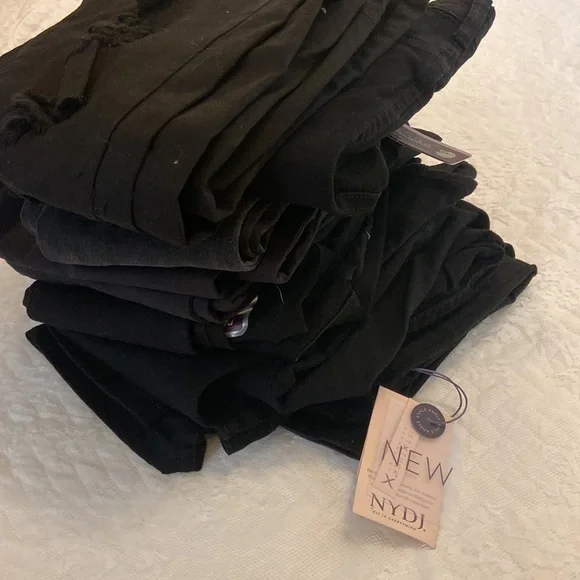 ⭐️⭐️FREE⭐️⭐️ Bundle!!! 3 pairs of black jeans - Picture 1 of 8